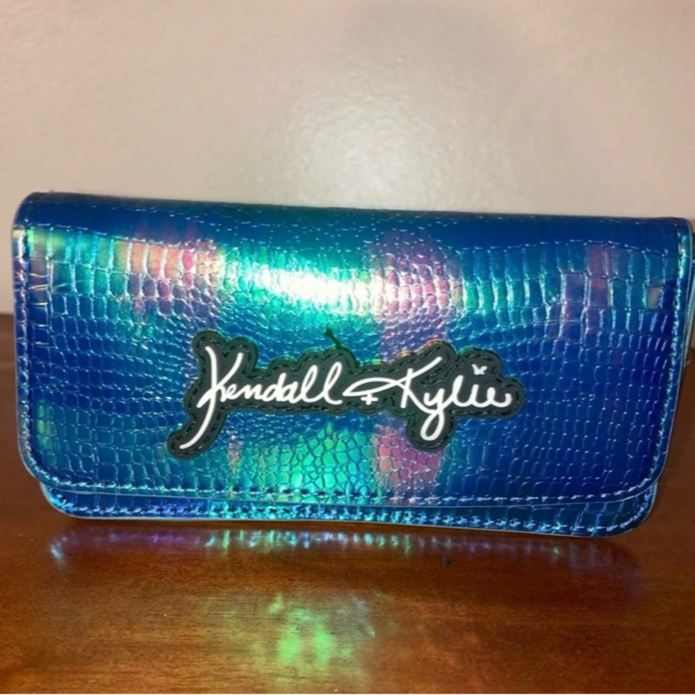 Kendall + Kylie Iridescent Blue phone holder